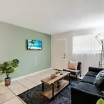 Stylish & Central 2Br Apt Close To Downtown