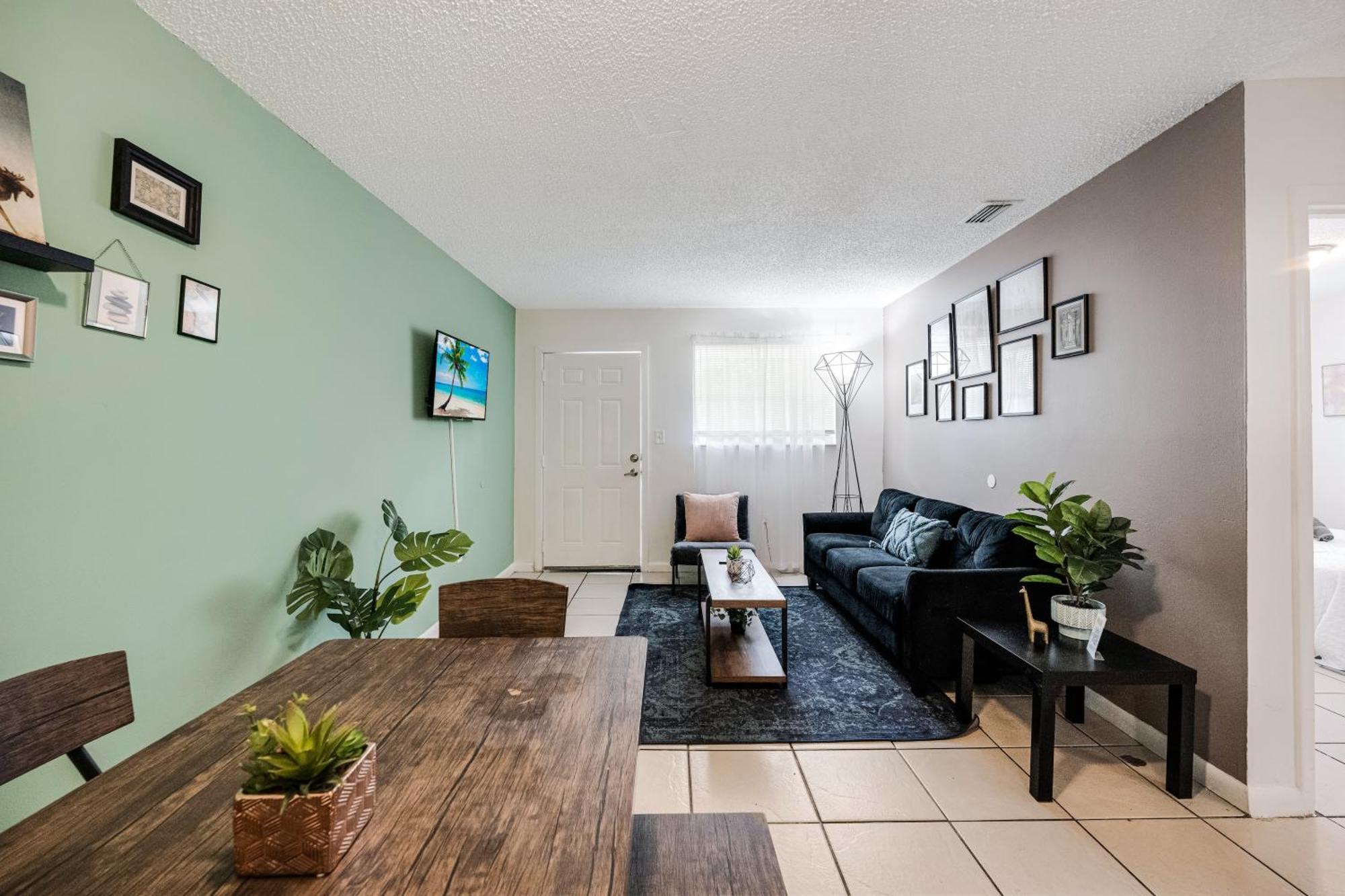 Stylish & 2br Close To Downtown *