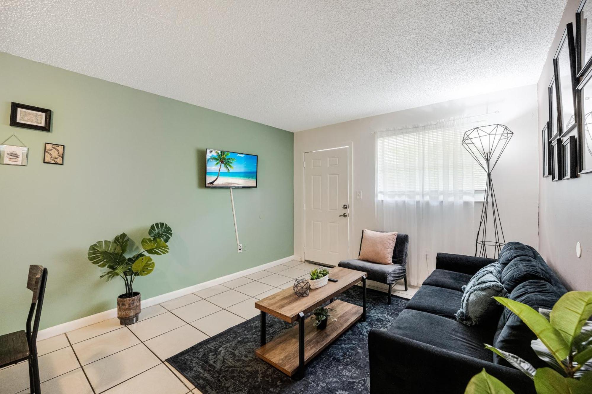Stylish & 2br Close To Downtown Apartment Miami